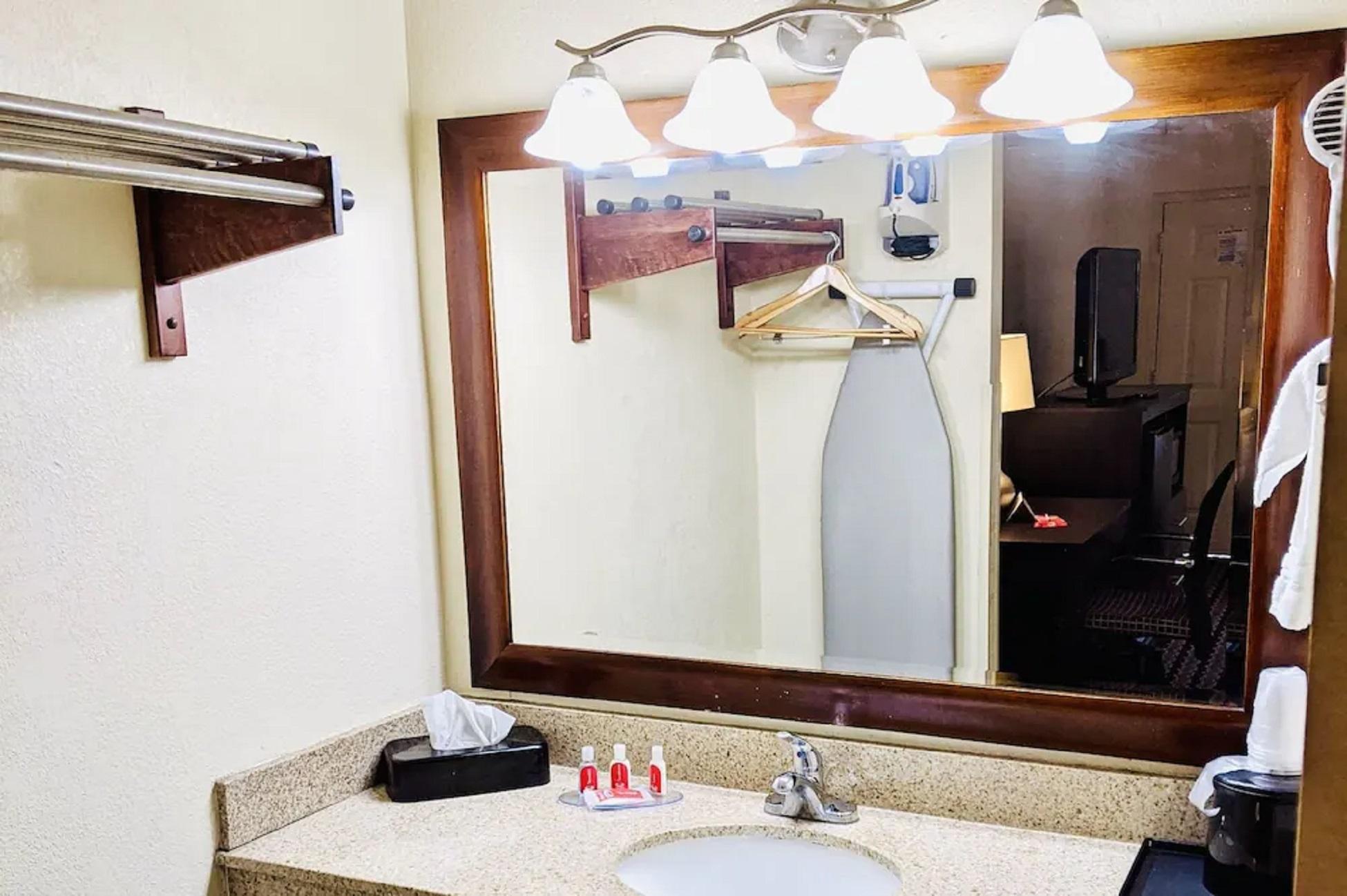 Econo Lodge Forest City Εξωτερικό φωτογραφία